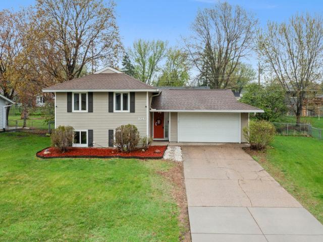 1047 Lowell Drive Apple Valley MN 55124 - MLS# 7055791