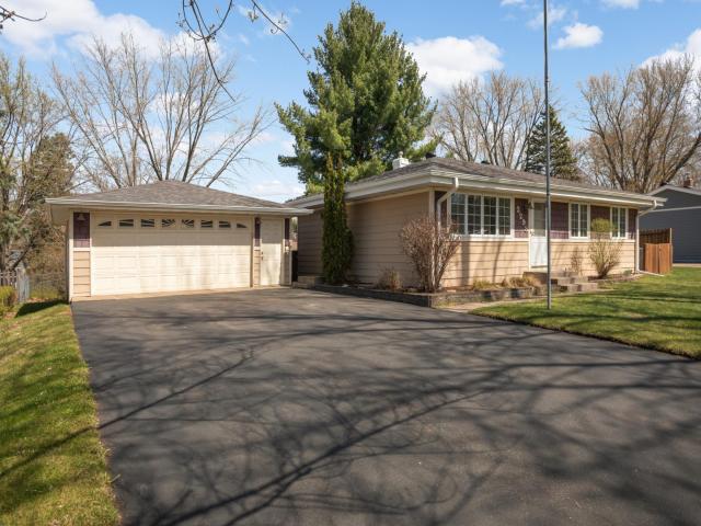 2293 Golfview Drive Saint Paul MN 55110 - MLS# 7055938