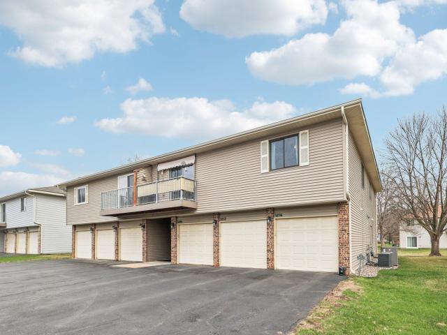 3276 Greenbrier Street Vadnais Heights MN 55127 - MLS# 7056984