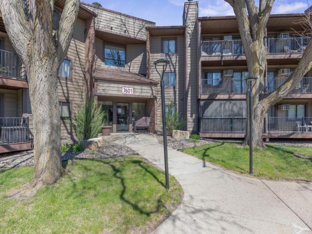 7601 W 101st Street Unit 109 Minneapolis MN 55438 - MLS# 7057142