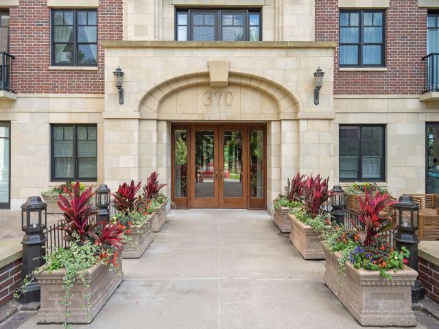 370 Marshall Avenue Unit 204 Saint Paul MN 55102 - MLS# 7057368