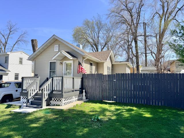 802 Valley Avenue Albert Lea MN 56007 - MLS# 7058527