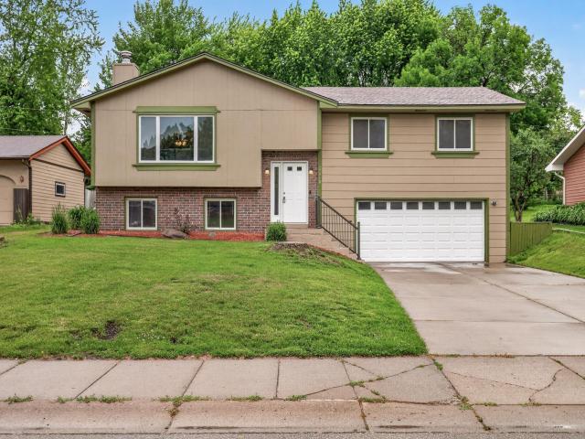 17918 Weaver Lake Drive Maple Grove MN 55311 - MLS# 7058973