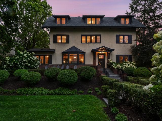 2204 W Lake Of The Isles Parkway Minneapolis MN 55405 - MLS# 7061965