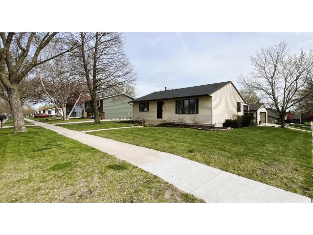 900 22nd Street SE Rochester MN 55904 - MLS# 7062925