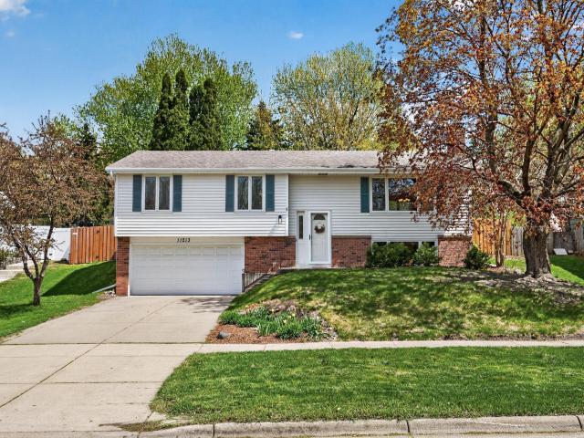 11213 River Hills Drive Burnsville MN 55337 - MLS# 7063464