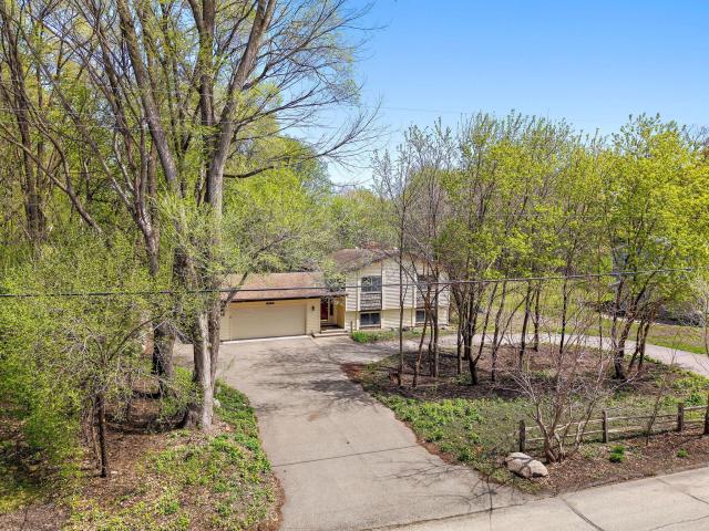 4935 Woodland Road Minnetonka MN 55345 - MLS# 7065352