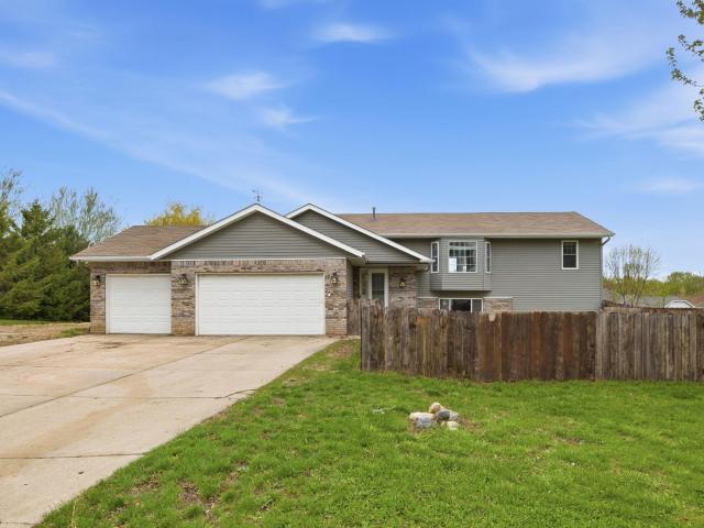 618 Hunter Circle Winsted MN 55395 - MLS# 7065357
