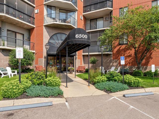 6500 Woodlake Drive Unit 910 Minneapolis MN 55423 - MLS# 7065509