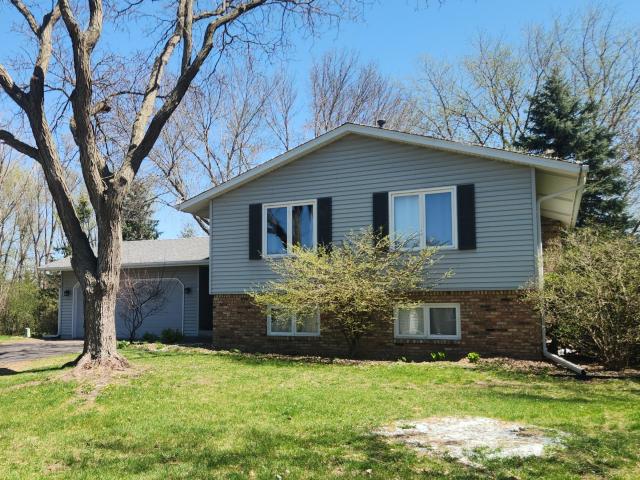 5870 Daniel Court Shoreview MN 55126 - MLS# 7065779
