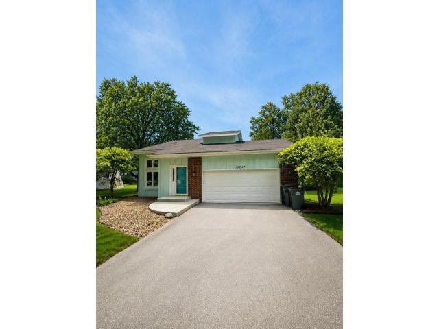 10247 Nottingham Trail Eden Prairie MN 55347 - MLS# 7065811