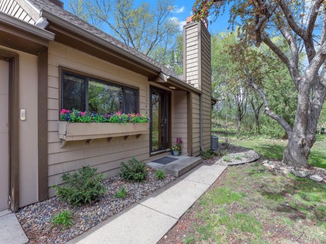 11594 Carriage Court Eden Prairie MN 55344 - MLS# 7066079