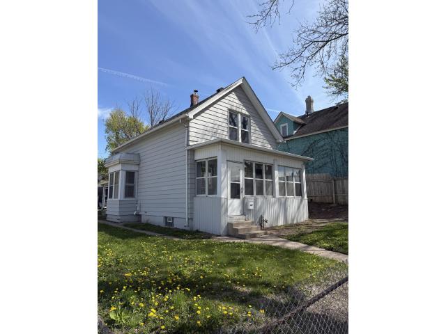 879 Conway Street Saint Paul MN 55106 - MLS# 7067841
