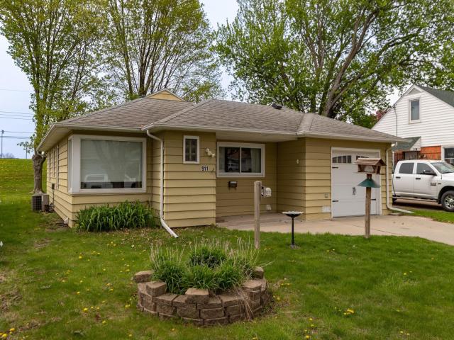 911 13th Avenue NW Rochester MN 55901 - MLS# 7067862