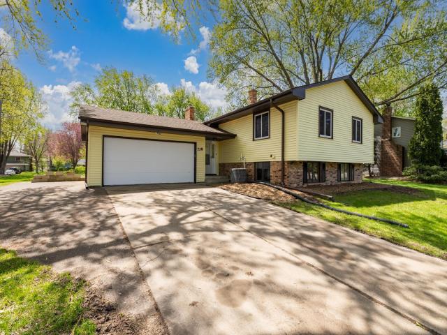 738 County Road B E Saint Paul MN 55117 - MLS# 7068119