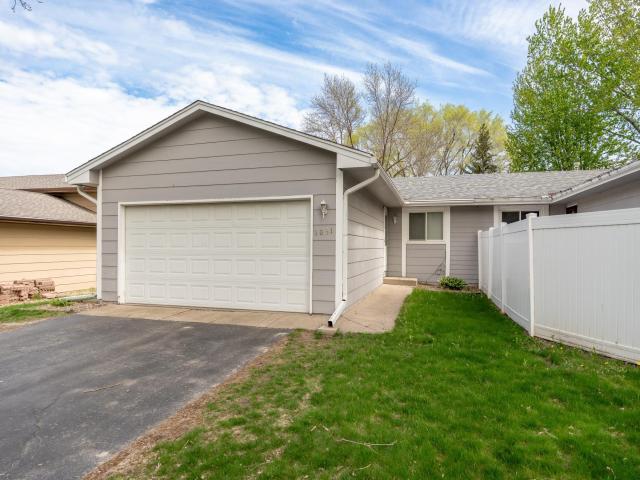 1031 Eastview Circle Shakopee MN 55379 - MLS# 7068638