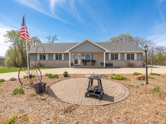 7195 County Road 10 E Chaska MN 55318 - MLS# 7068718