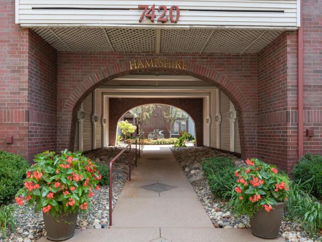 7420 Edinborough Way Unit 6105 Edina MN 55435 - MLS# 7069745