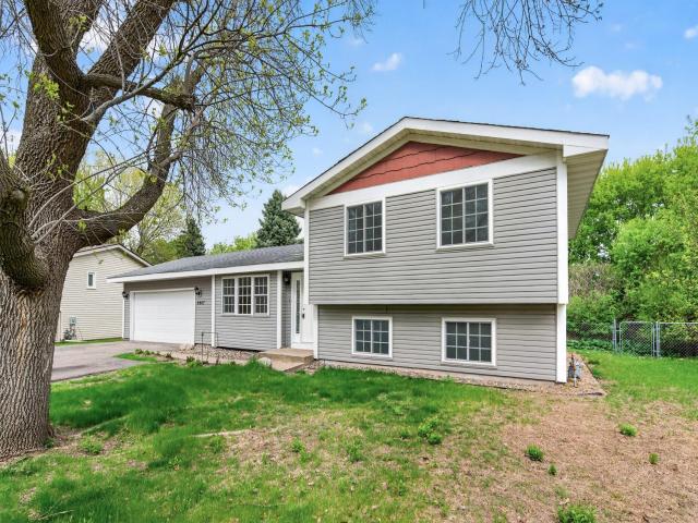 6607 Kilmer Way Osseo MN 55369 - MLS# 7070183