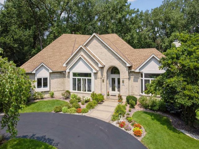 689 Brookside Lane Saint Paul MN 55118 - MLS# 7071221