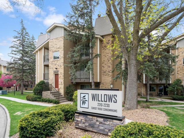 2210 Ridge Drive Unit 31 Saint Louis Park MN 55416 - MLS# 7071502