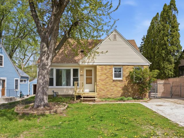 1211 Lealand Road E Saint Paul MN 55109 - MLS# 7071926