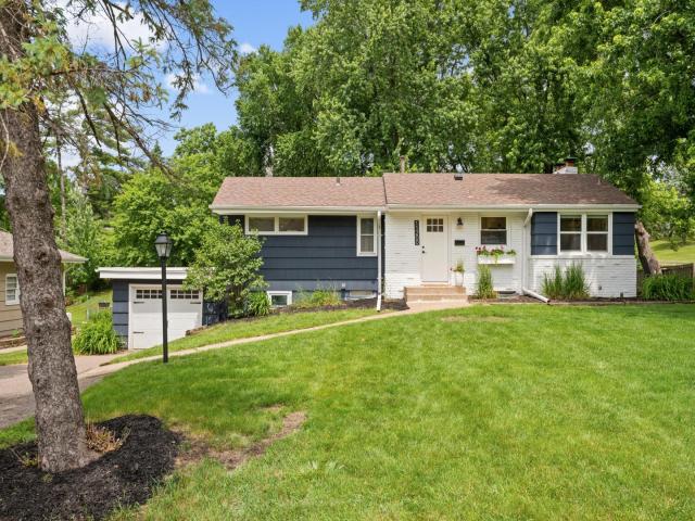 11200 Oakvale Road N Hopkins MN 55305 - MLS# 7072104