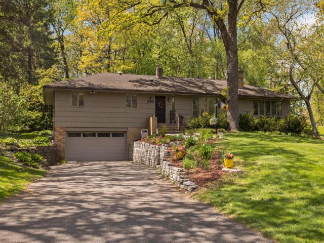 805 Kingsview Lane N Plymouth MN 55447 - MLS# 7072246