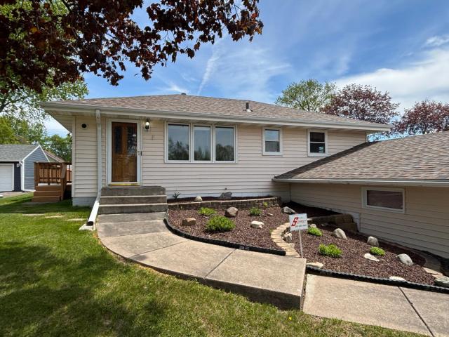 139 Greenway Avenue N Saint Paul MN 55128 - MLS# 7072387