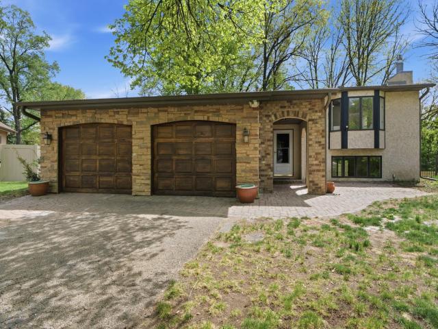 805 Lacota Lane Burnsville MN 55337 - MLS# 7072491