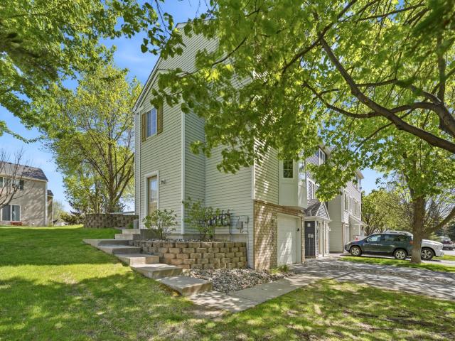 15529 Flyboat Lane Apple Valley MN 55124 - MLS# 7072675