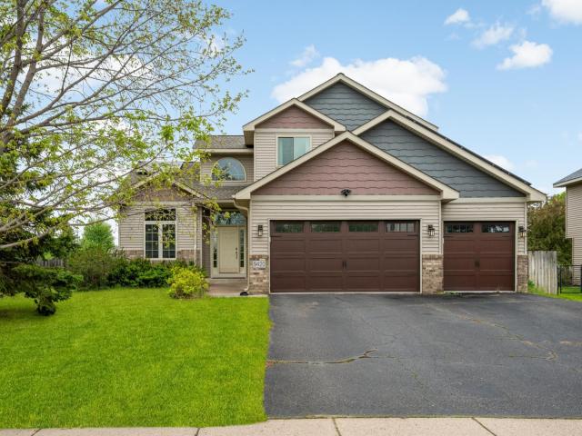 9420 Fallgold Parkway N Brooklyn Park MN 55443 - MLS# 7073239