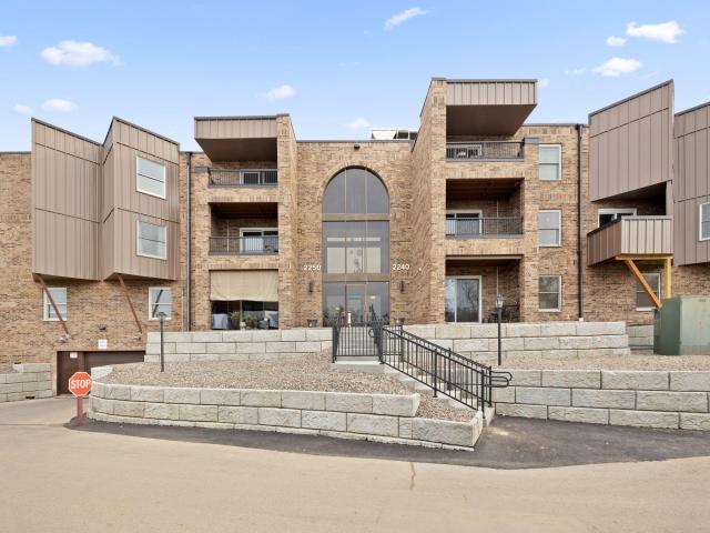 2250 Midland Grove Road Unit 307 Saint Paul MN 55113 - MLS# 7074537
