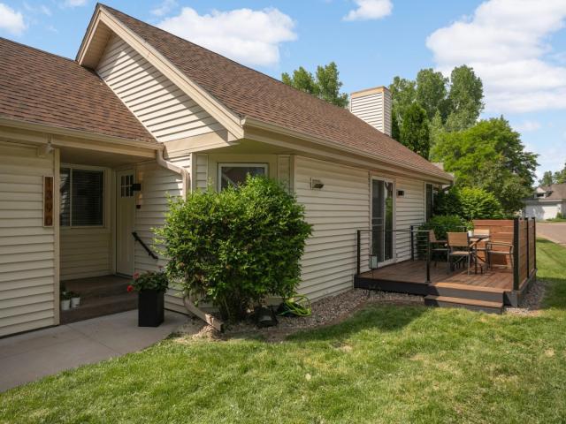 1390 Granada Trail N Oakdale MN 55128 - MLS# 7075524