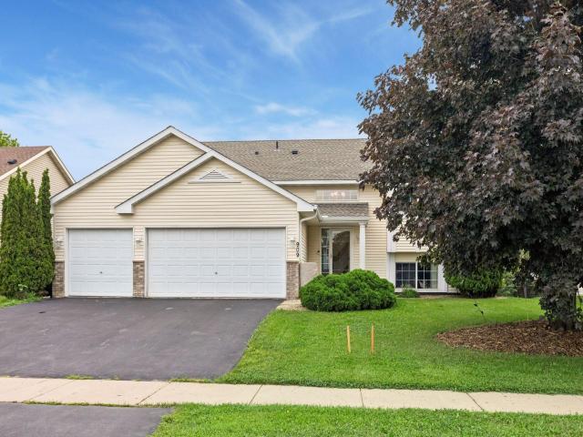 909 Basenji Curve Shakopee MN 55379 - MLS# 7075909