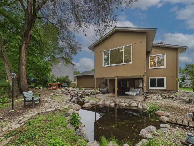 10460 Buckingham Drive Eden Prairie MN 55347 - MLS# 7077403