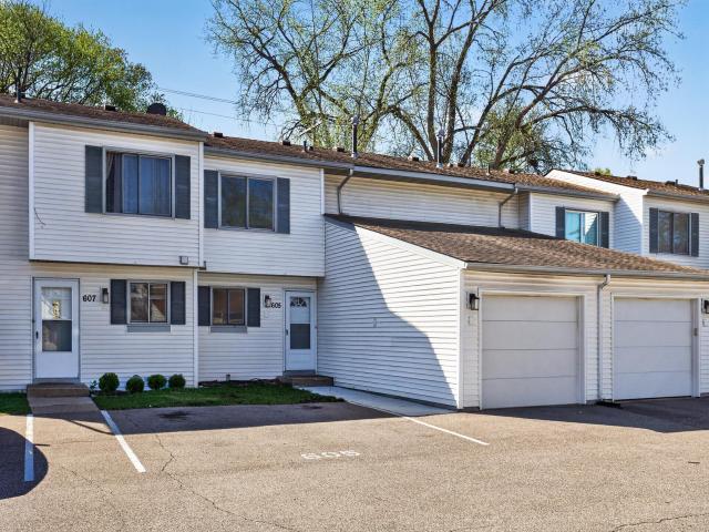 605 Portland Drive E Burnsville MN 55337 - MLS# 7077650