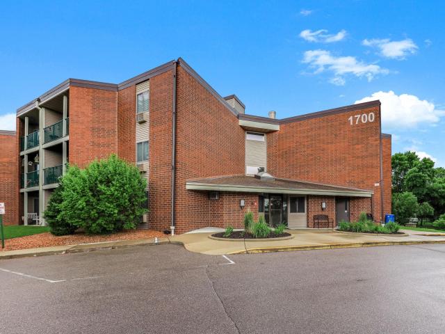 1700 Four Oaks Road Unit 331 Eagan MN 55121 - MLS# 7078726