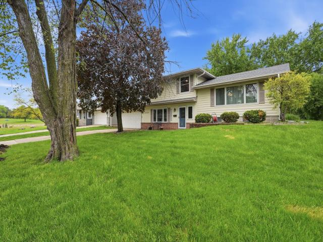 8608 33rd Avenue N New Hope MN 55427 - MLS# 7078739