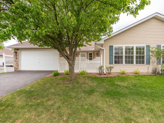 818 Roundhouse Street Shakopee MN 55379 - MLS# 7079544