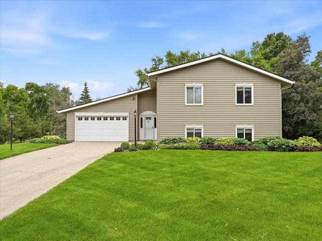 1484 Crest Drive Chaska MN 55318 - MLS# 7079712