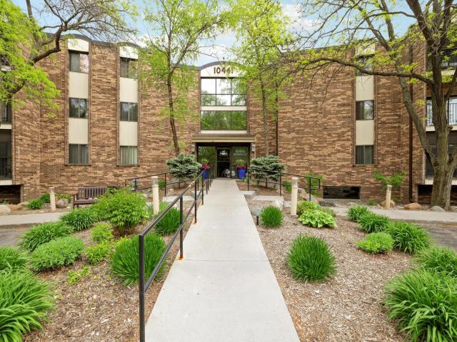 10441 Greenbrier Road Unit 311 Minnetonka MN 55305 - MLS# 7079910