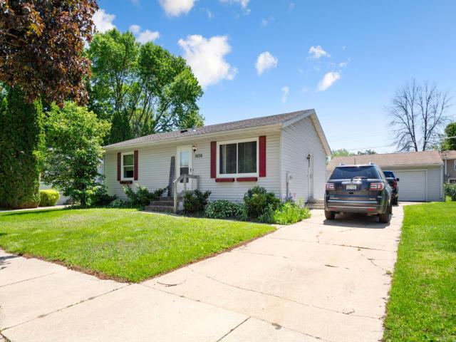 2038 44th Street NW Rochester MN 55901 - MLS# 7080419