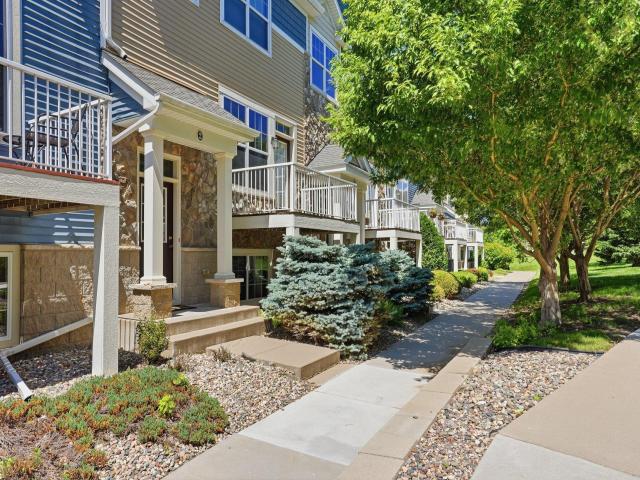1842 Colonial Lane Unit 2 Chanhassen MN 55317 - MLS# 7080885
