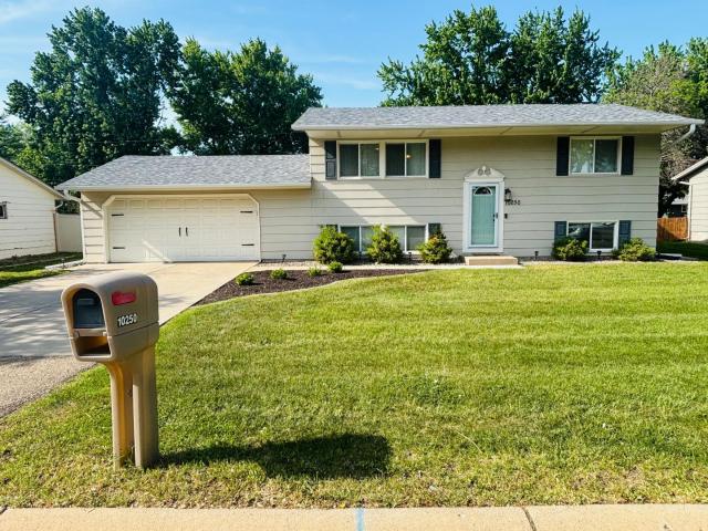 10250 99th Avenue N Maple Grove MN 55369 - MLS# 7082333