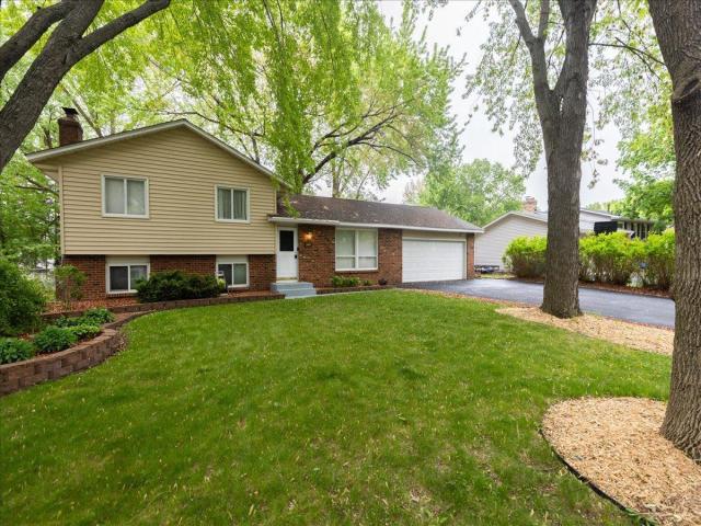 10204 Valley Forge Lane N Maple Grove MN 55369 - MLS# 7082560