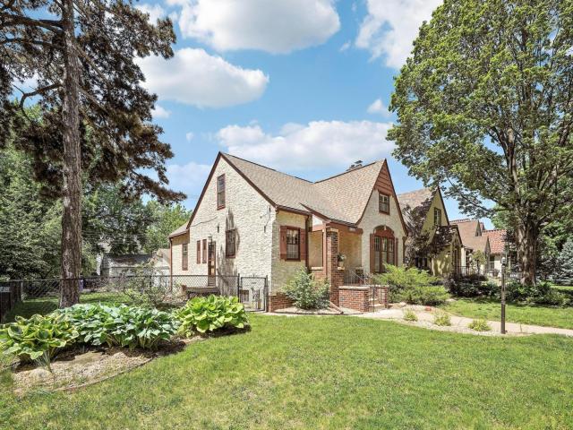 1525 Asbury Street Saint Paul MN 55108 - MLS# 7082566