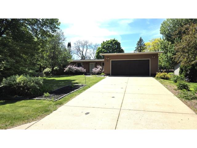 8009 Edgewood Avenue N Brooklyn Park MN 55445 - MLS# 7082732