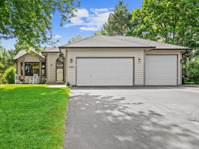 1570 Lakeview Curve Saint Paul MN 55122 - MLS# 7082978