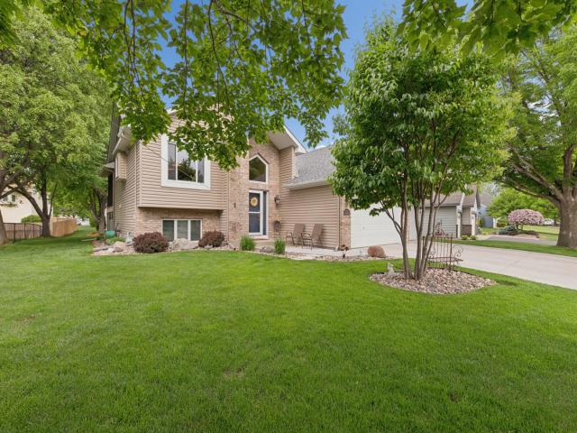 9039 Vickors Crossing Minneapolis MN 55443 - MLS# 7083091